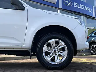 Used 2024 Isuzu D-Max DL20 White - Interior and Exterior details 3