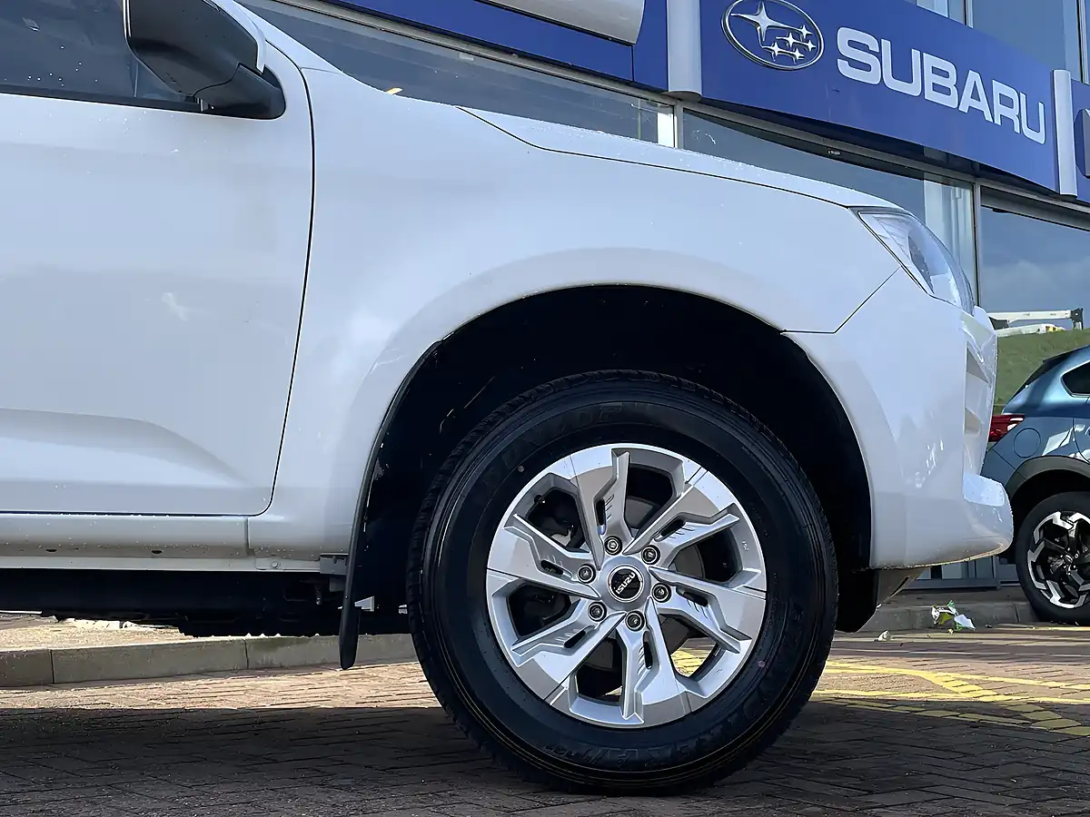 Used 2024 Isuzu D-Max DL20 White - Interior and Exterior details 3