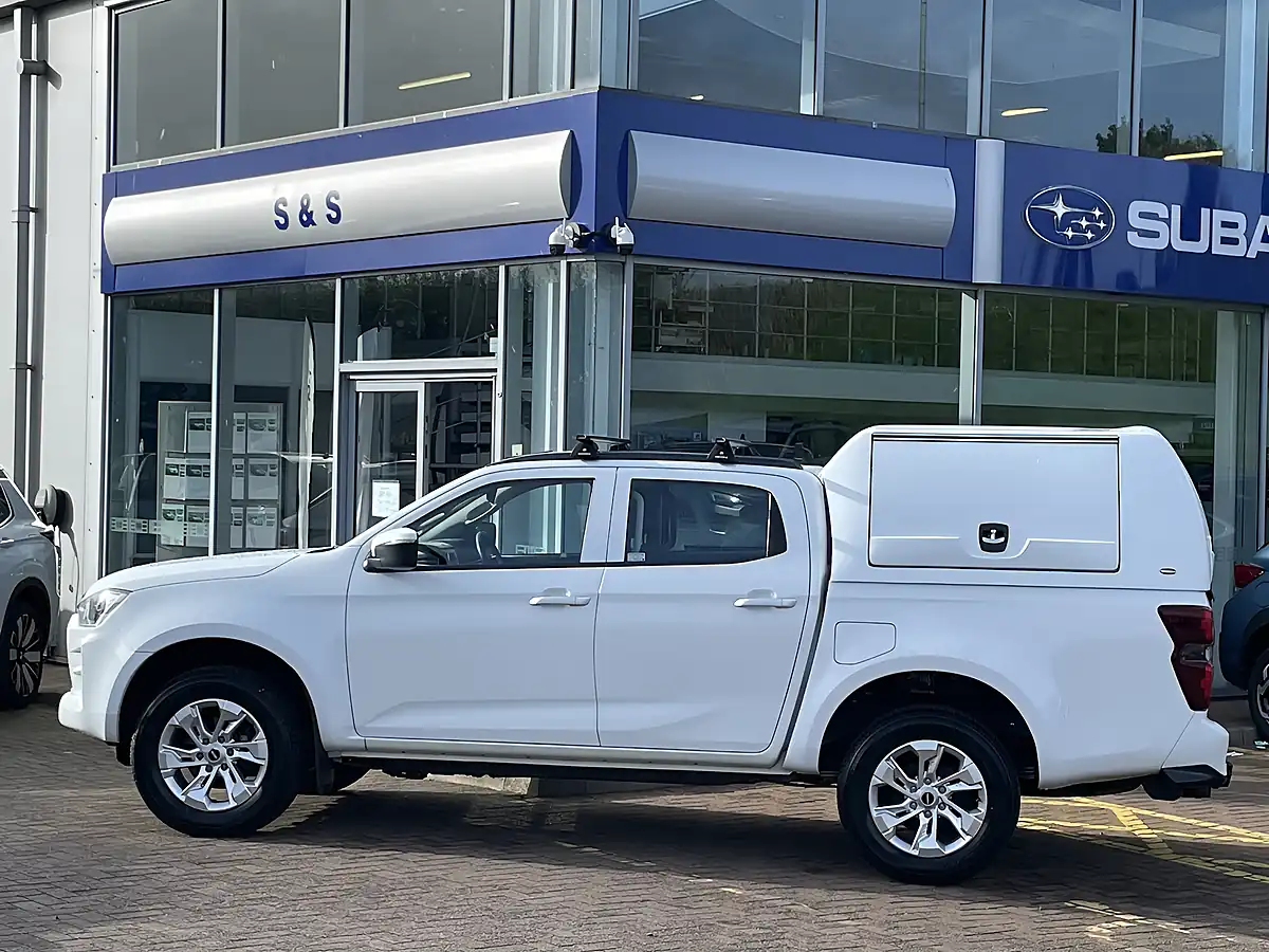Used 2024 Isuzu D-Max DL20 White - Interior and Exterior details 8