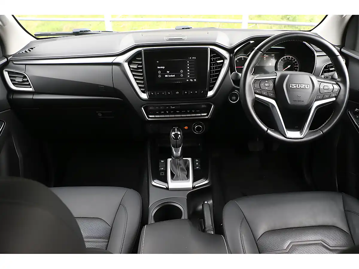 Used 2024 Isuzu D-Max DL40 Mercury Silver - Interior and Exterior details 11