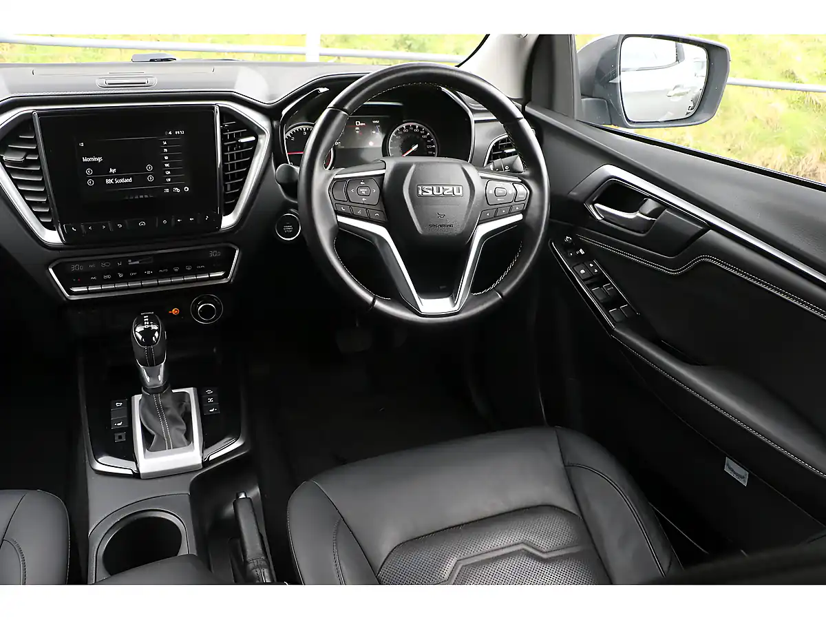 Used 2024 Isuzu D-Max DL40 Mercury Silver - Interior and Exterior details 12