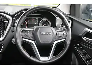 Used 2024 Isuzu D-Max DL40 Mercury Silver - Interior and Exterior details 13