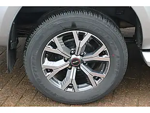 Used 2024 Isuzu D-Max DL40 Mercury Silver - Interior and Exterior details 14