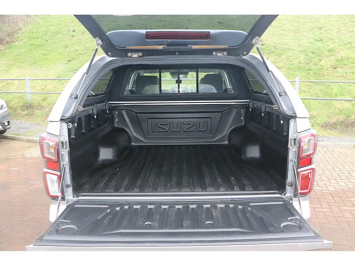 Used 2024 Isuzu D-Max DL40 Mercury Silver - Interior and Exterior details 15