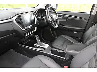 Used 2024 Isuzu D-Max DL40 Mercury Silver - Interior and Exterior details 17