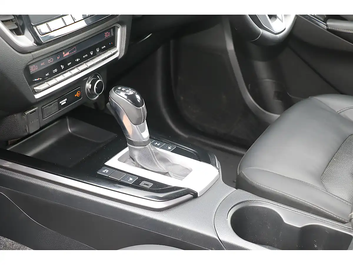 Used 2024 Isuzu D-Max DL40 Mercury Silver - Interior and Exterior details 18
