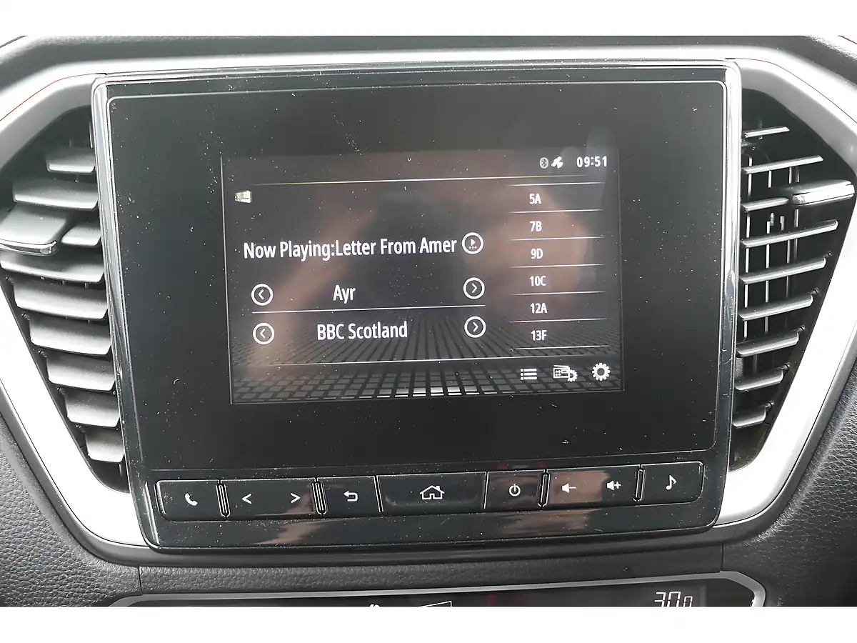Used 2024 Isuzu D-Max DL40 Mercury Silver - Interior and Exterior details 8