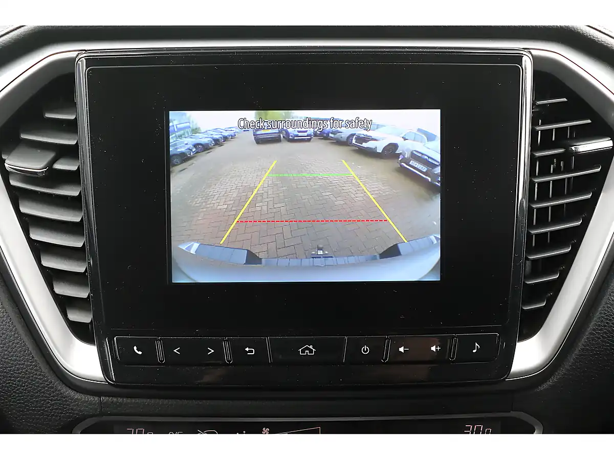 Used 2024 Isuzu D-Max DL40 Mercury Silver - Interior and Exterior details 9