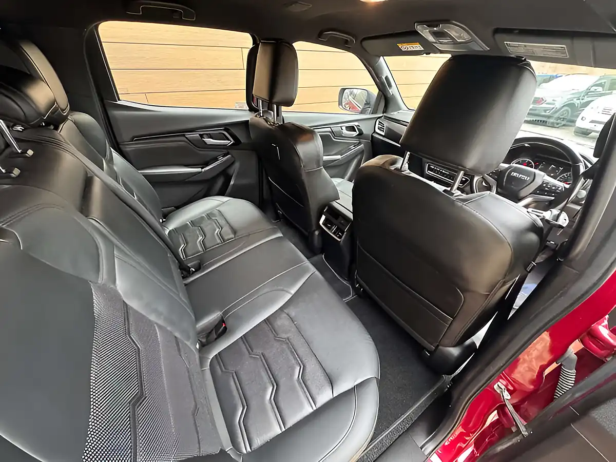 Used 2024 Isuzu D-Max V-Cross Red - Interior and Exterior details 15