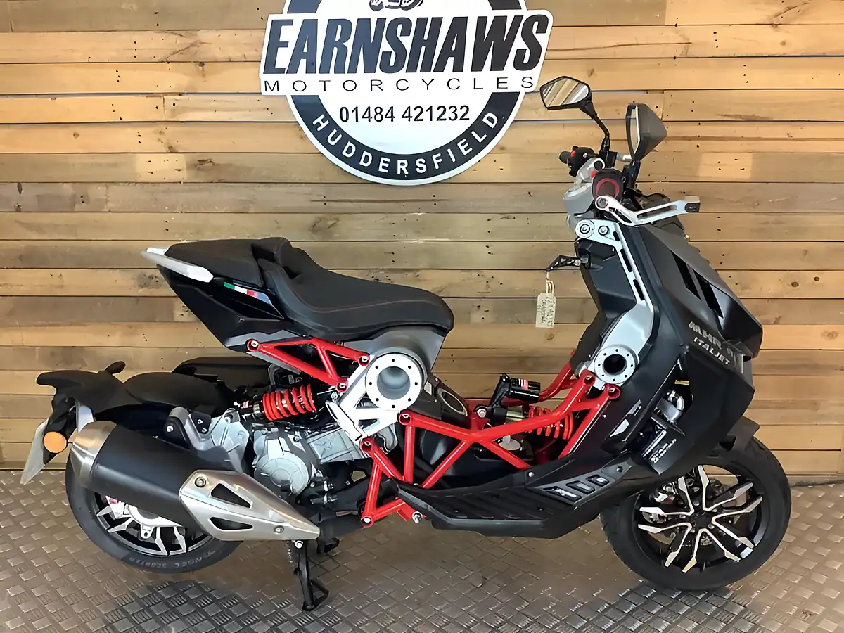 Used 2024 Italjet Dragster Black - Front View