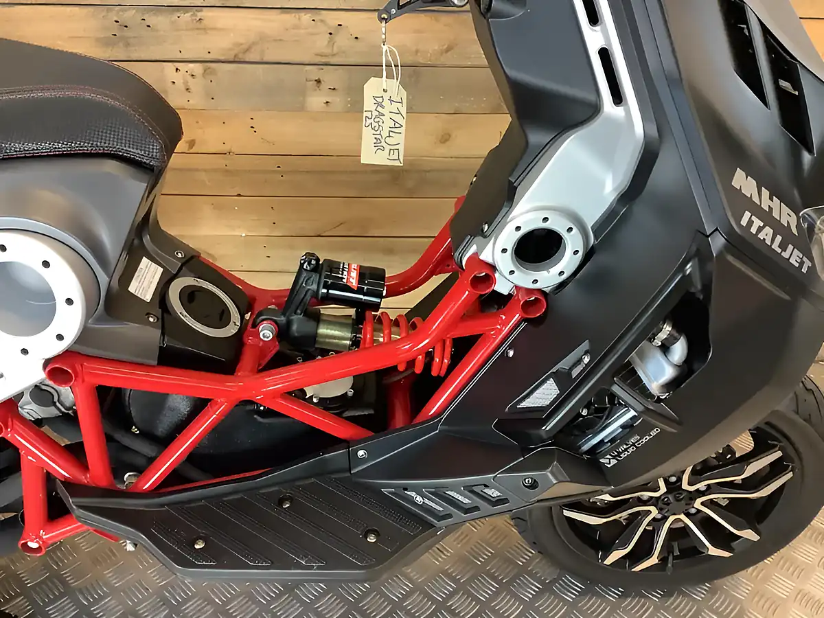 Used 2024 Italjet Dragster Black - Interior and Exterior details 10
