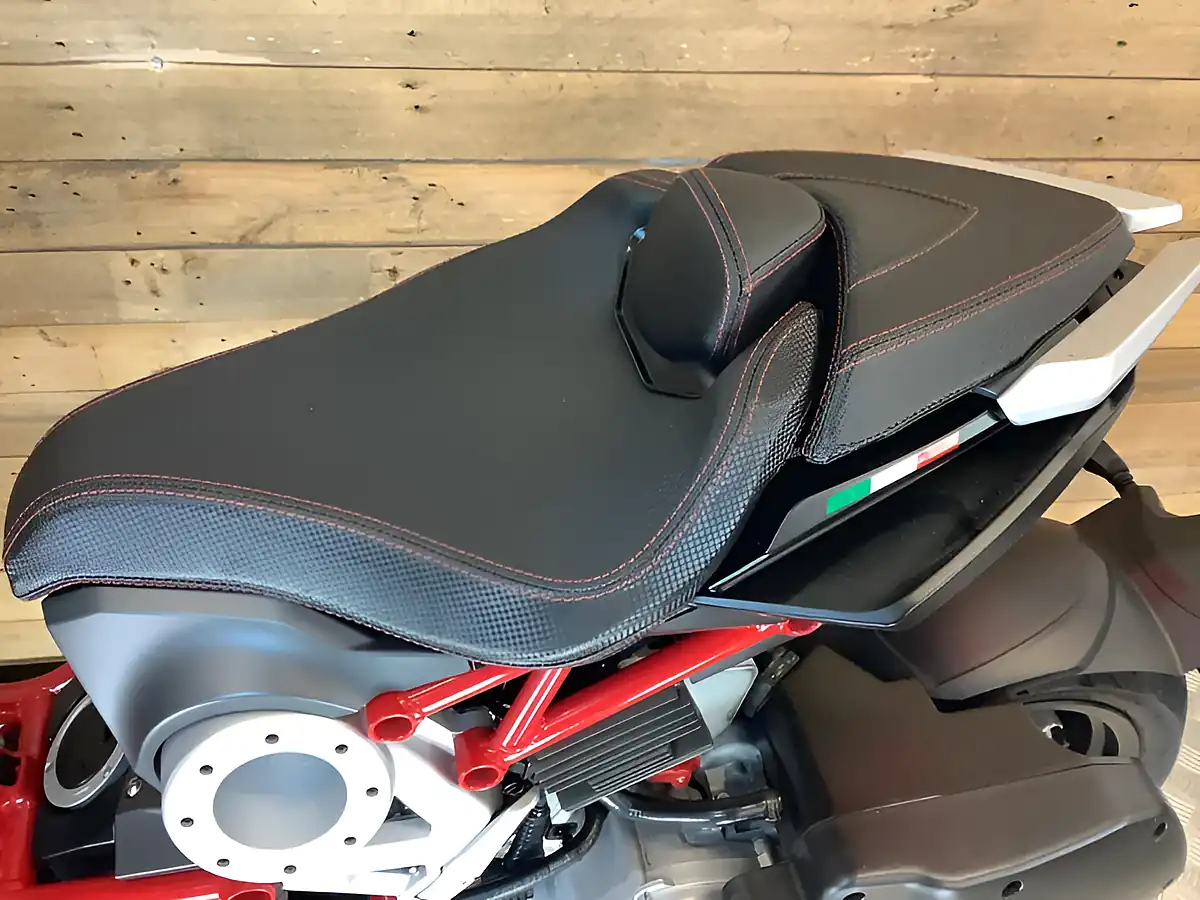 Used 2024 Italjet Dragster Black - Interior and Exterior details 17