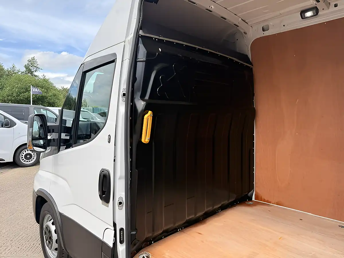 Used 2024 Iveco Daily 35-140 Business Edition White - Interior and Exterior details 10