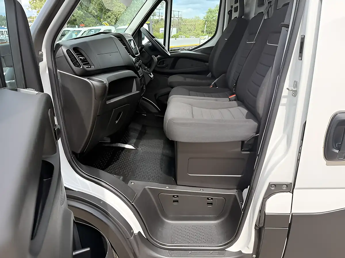 Used 2024 Iveco Daily 35-140 Business Edition White - Interior and Exterior details 14