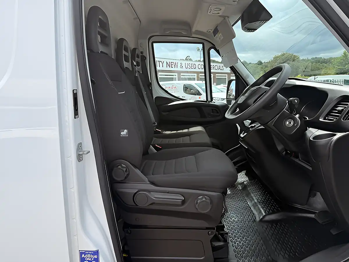Used 2024 Iveco Daily 35-140 Business Edition White - Interior and Exterior details 16