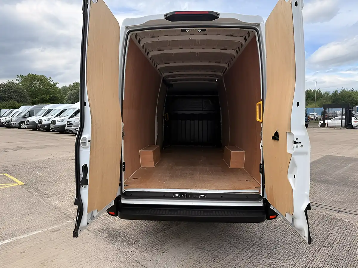 Used 2024 Iveco Daily 35-140 Business Edition White - Interior and Exterior details 5
