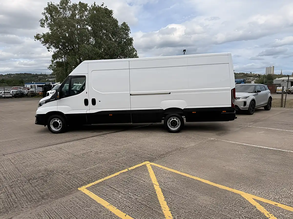 Used 2024 Iveco Daily 35-140 Business Edition White - Interior and Exterior details 7