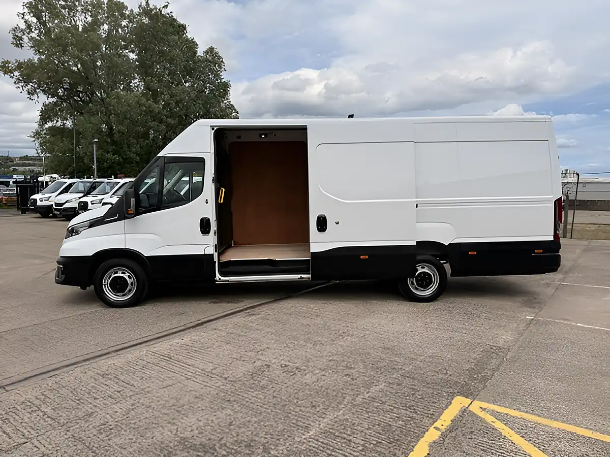 Used 2024 Iveco Daily 35-140 Business Edition White - Interior and Exterior details 8
