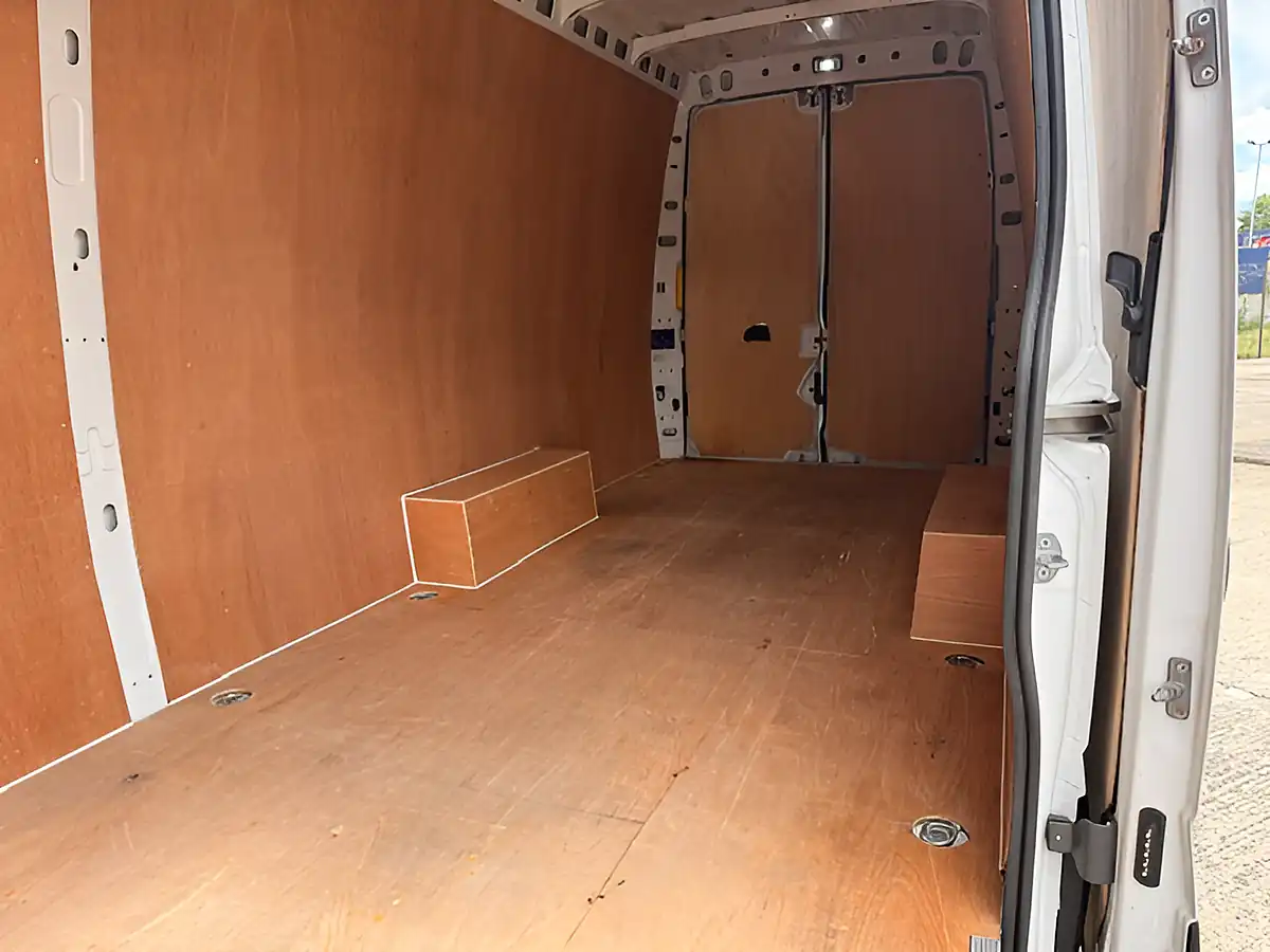 Used 2024 Iveco Daily 35-140 Business Edition White - Interior and Exterior details 9