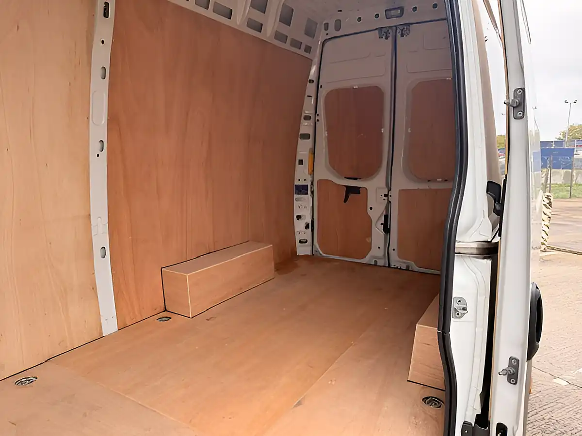 Used 2024 Iveco Daily 35-S-14 Business Mwb Extra High Roof White - Interior and Exterior details 10