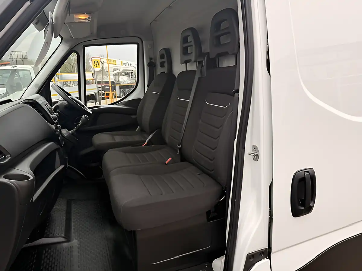 Used 2024 Iveco Daily 35-S-14 Business Mwb Extra High Roof White - Interior and Exterior details 13