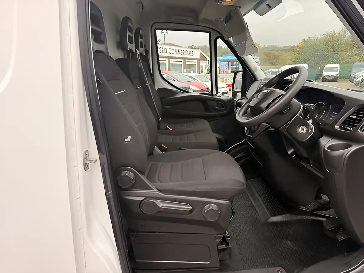 Used 2024 Iveco Daily 35-S-14 Business Mwb Extra High Roof White - Interior and Exterior details 15