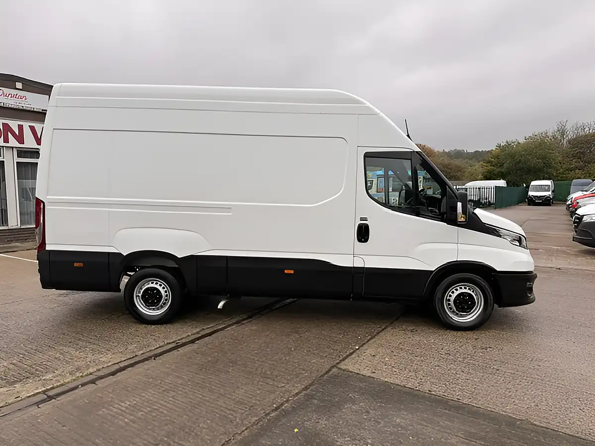 Used 2024 Iveco Daily 35-S-14 Business Mwb Extra High Roof White - Interior and Exterior details 2