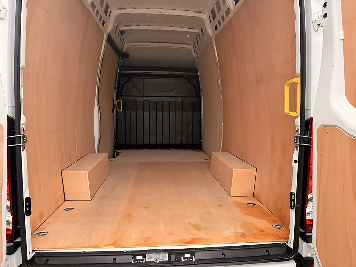 Used 2024 Iveco Daily 35-S-14 Business Mwb Extra High Roof White - Interior and Exterior details 6