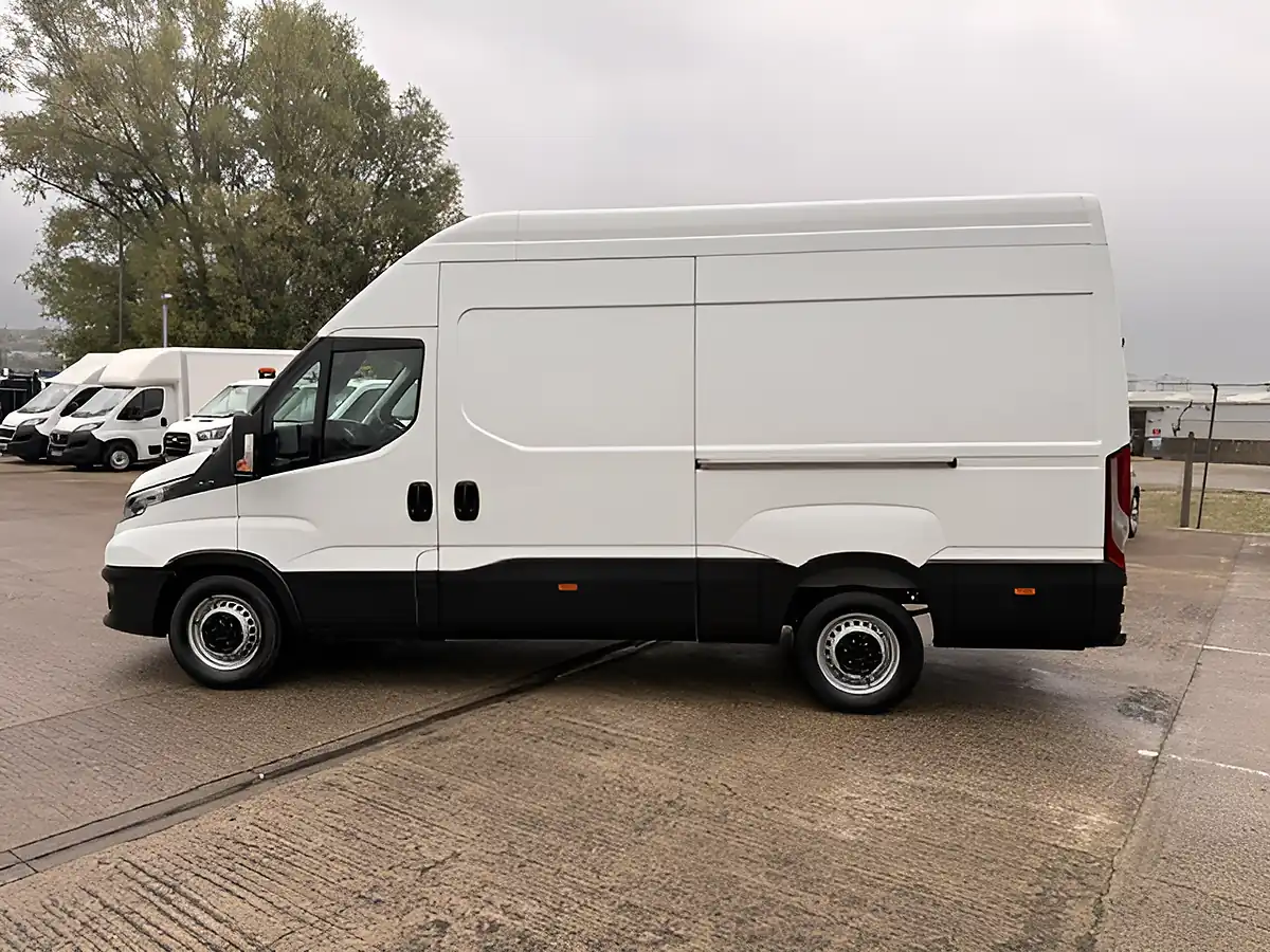 Used 2024 Iveco Daily 35-S-14 Business Mwb Extra High Roof White - Interior and Exterior details 8