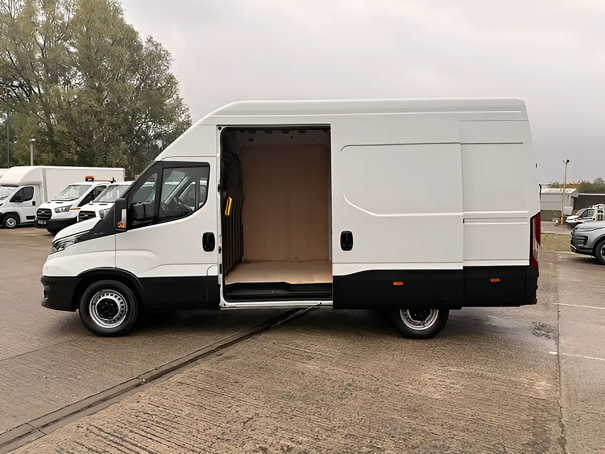 Used 2024 Iveco Daily 35-S-14 Business Mwb Extra High Roof White - Interior and Exterior details 9