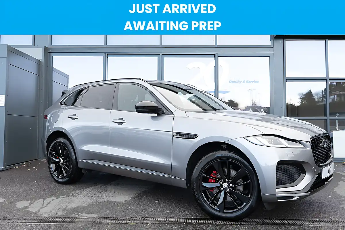 Used 2024 Jaguar F-Pace R-Dynamic Se Black Eiger Grey - Front View