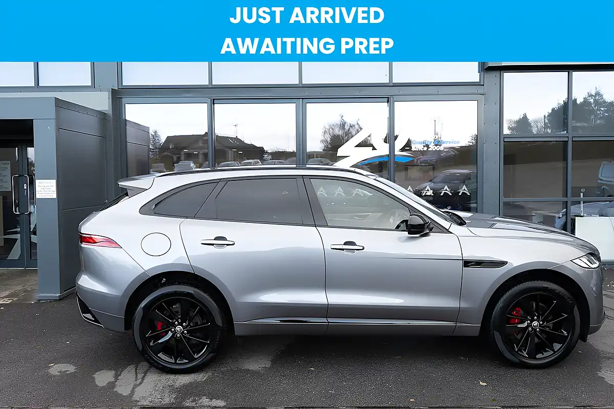 Used 2024 Jaguar F-Pace R-Dynamic Se Black Eiger Grey - Interior and Exterior details 7