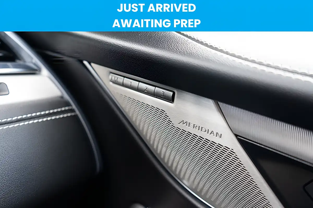 Used 2024 Jaguar F-Pace R-Dynamic Se Black Eiger Grey - Interior and Exterior details 8