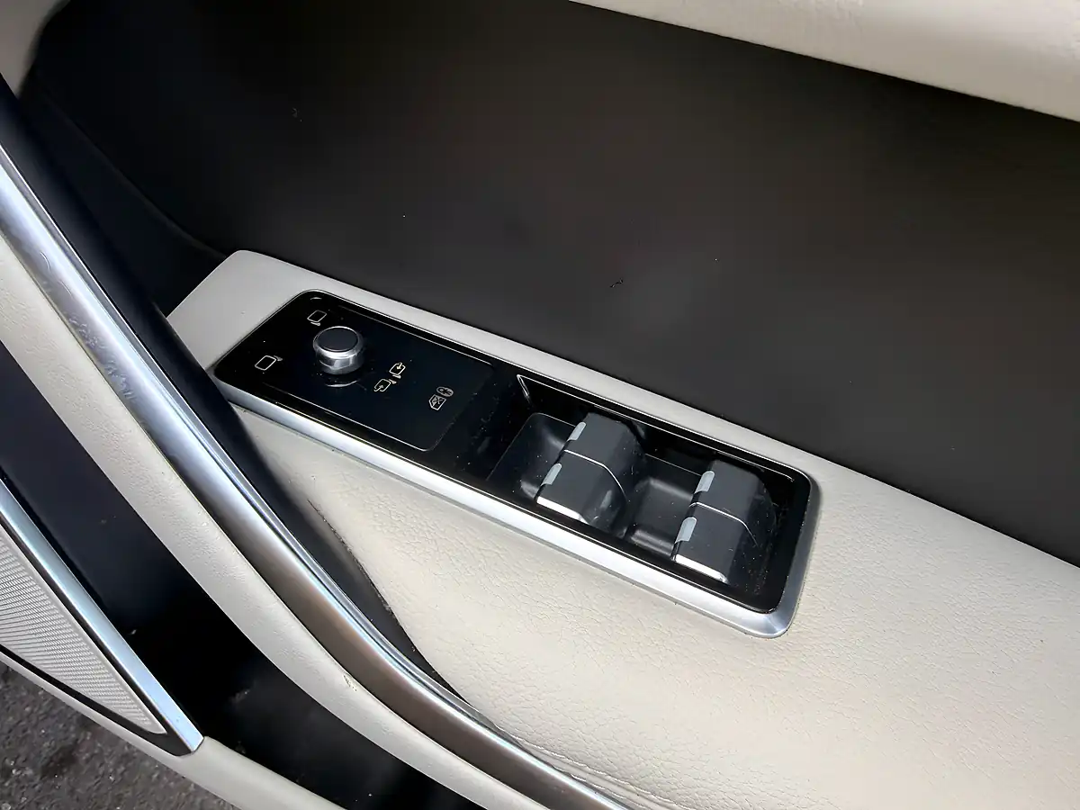 Used 2024 Jaguar F-Pace R-Dynamic Se Black Santorini Black - Interior and Exterior details 13