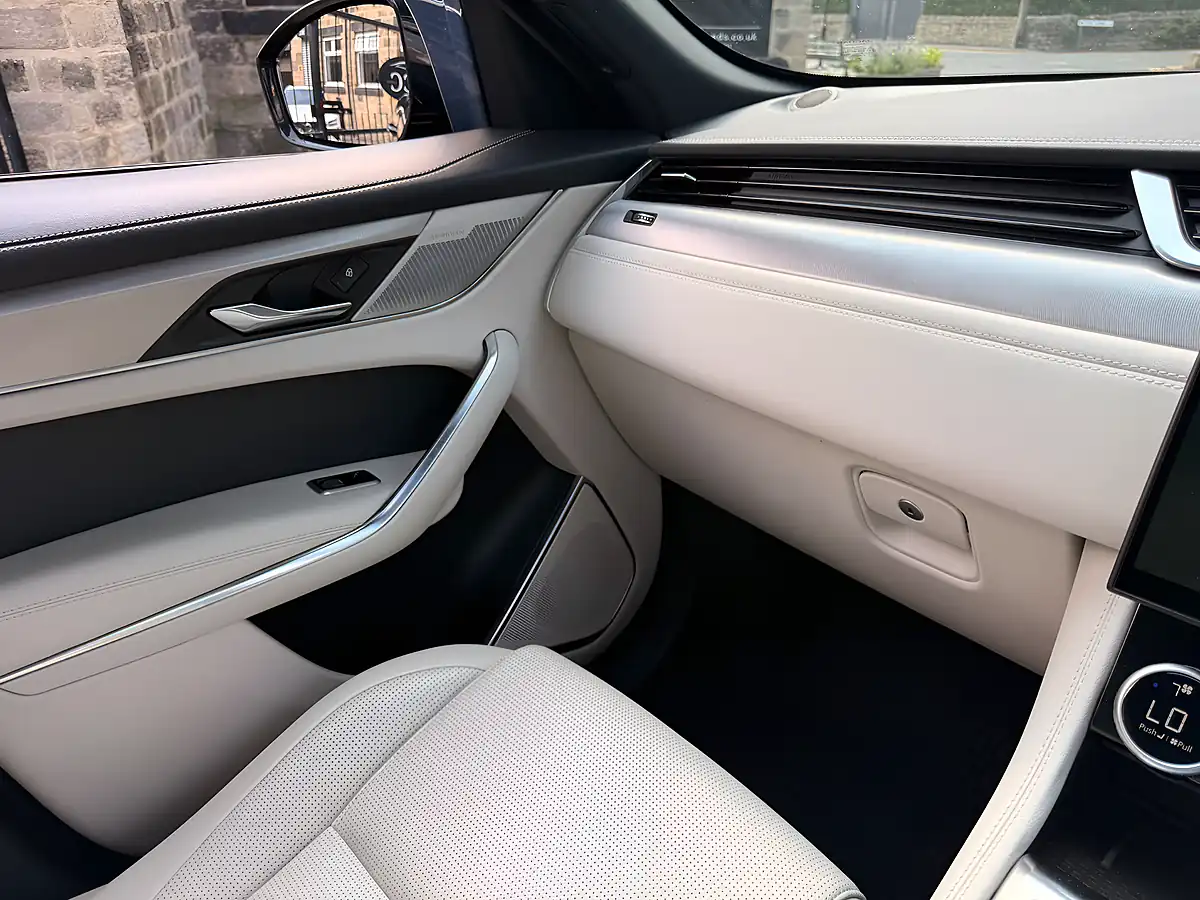 Used 2024 Jaguar F-Pace R-Dynamic Se Black Santorini Black - Interior and Exterior details 19