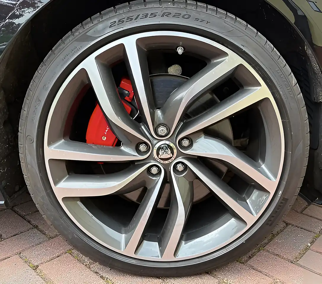 Used 2024 Jaguar Xf R-Dynamic Hse Black Sportbrake Santorini Black - Interior and Exterior details 7