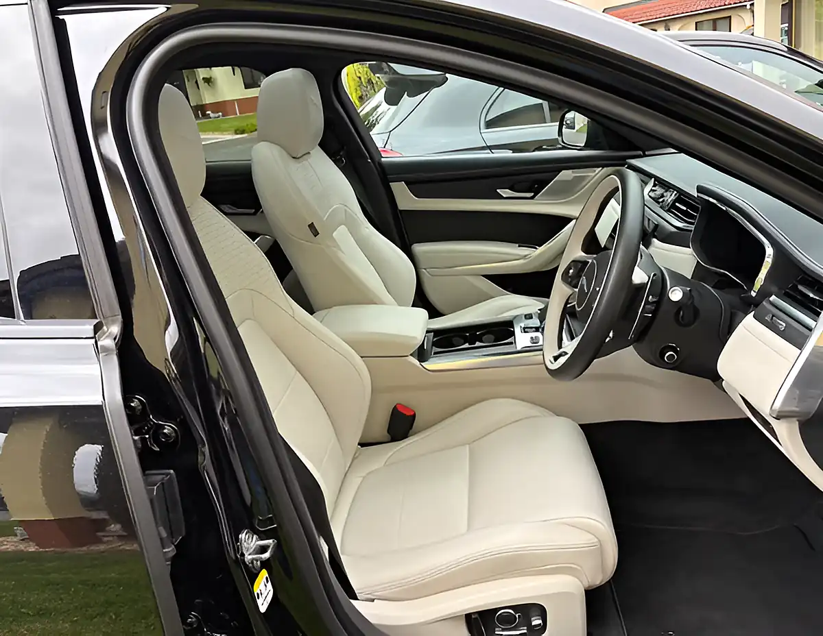 Used 2024 Jaguar Xf R-Dynamic Hse Black Sportbrake Santorini Black - Interior and Exterior details 9