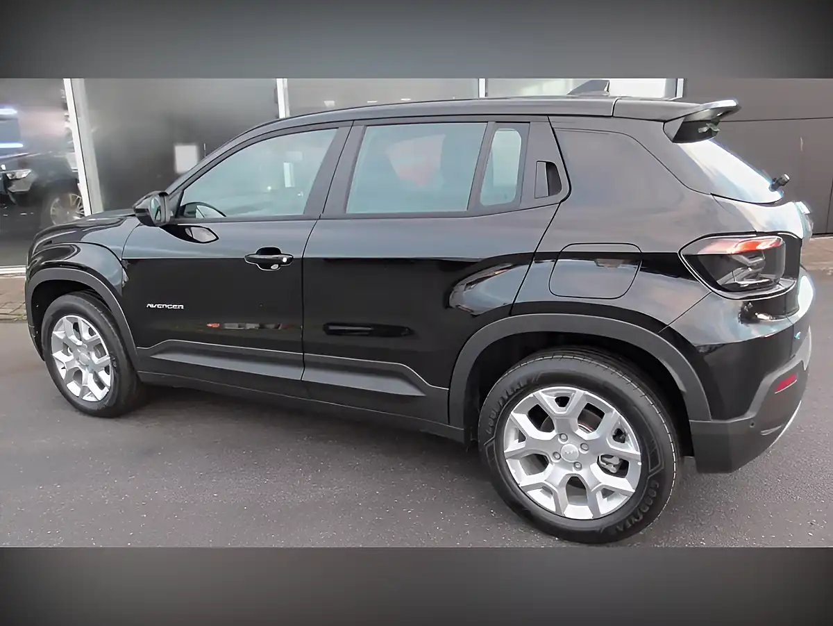 Used 2024 Jeep Avenger Altitude Black - Interior and Exterior details 2