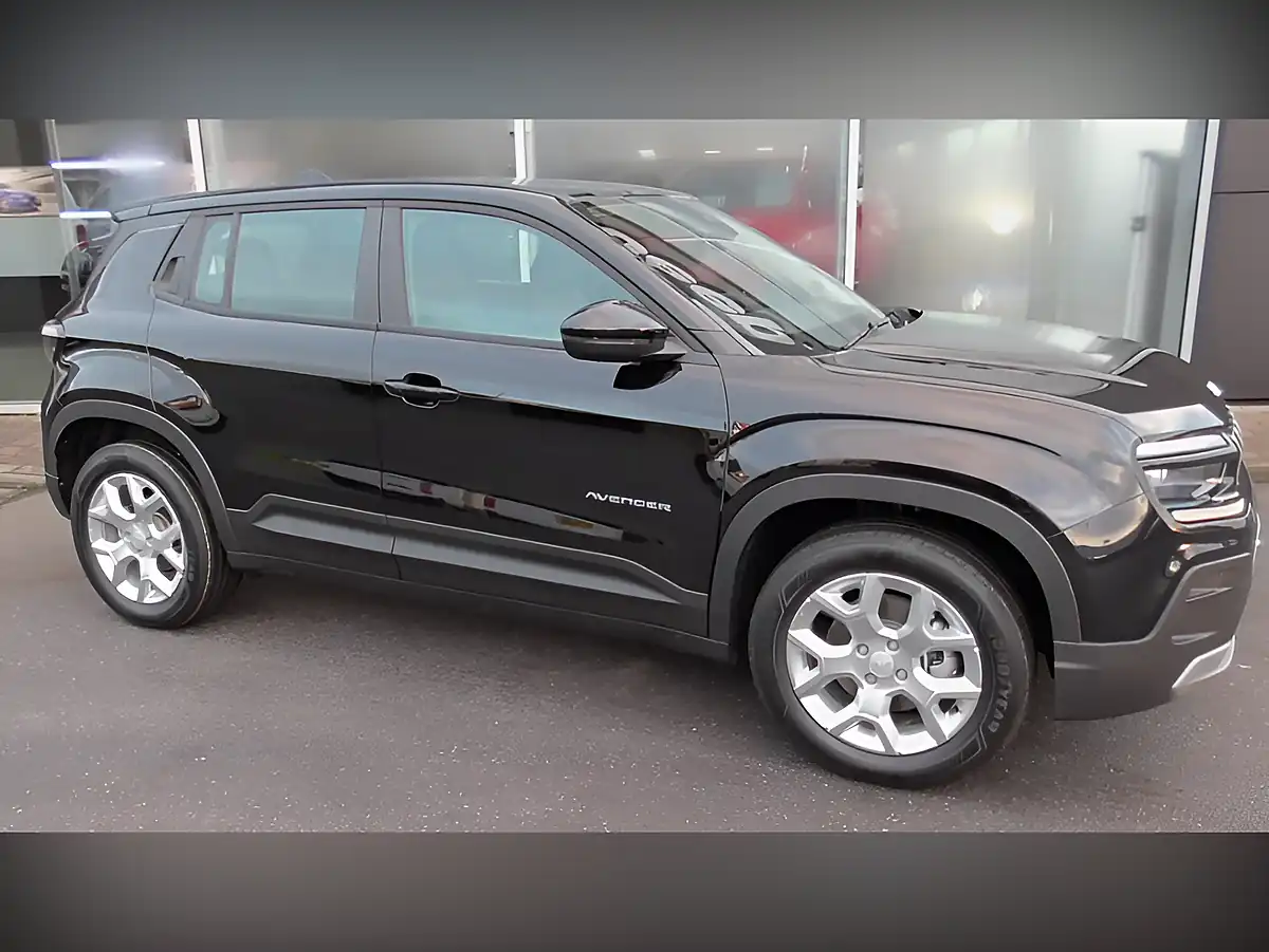Used 2024 Jeep Avenger Altitude Black - Interior and Exterior details 3