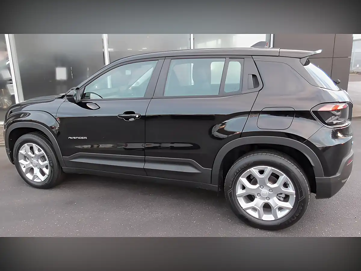 Used 2024 Jeep Avenger Altitude Black - Interior and Exterior details 6