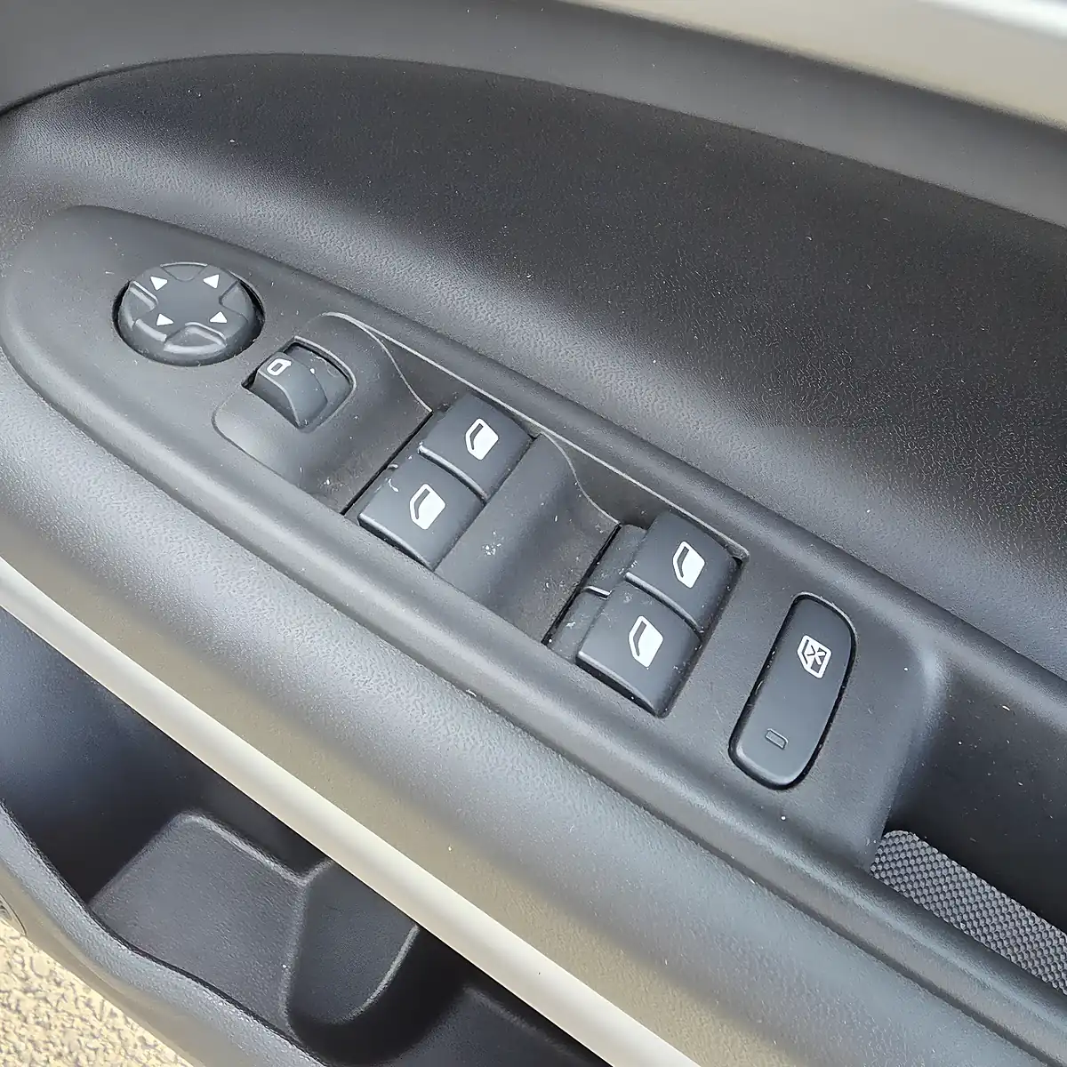 Used 2024 Jeep Avenger Altitude Edition Stone Premium Paintwork - Interior and Exterior details 17