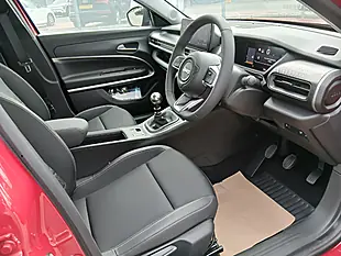 Used 2024 Jeep Avenger Altitude Red - Interior and Exterior details 14