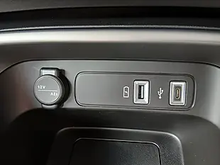 Used 2024 Jeep Avenger Altitude Red - Interior and Exterior details 16