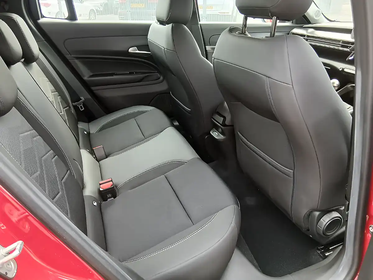 Used 2024 Jeep Avenger Altitude Red - Interior and Exterior details 17