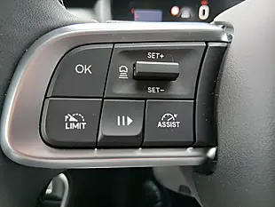 Used 2024 Jeep Avenger Altitude Red - Interior and Exterior details 8