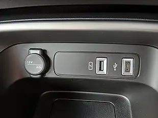 Used 2024 Jeep Avenger Altitude Red - Interior and Exterior details 13