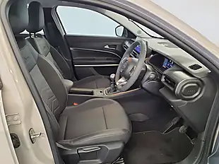 Used 2024 Jeep Avenger Altitude Snow - Interior and Exterior details 10