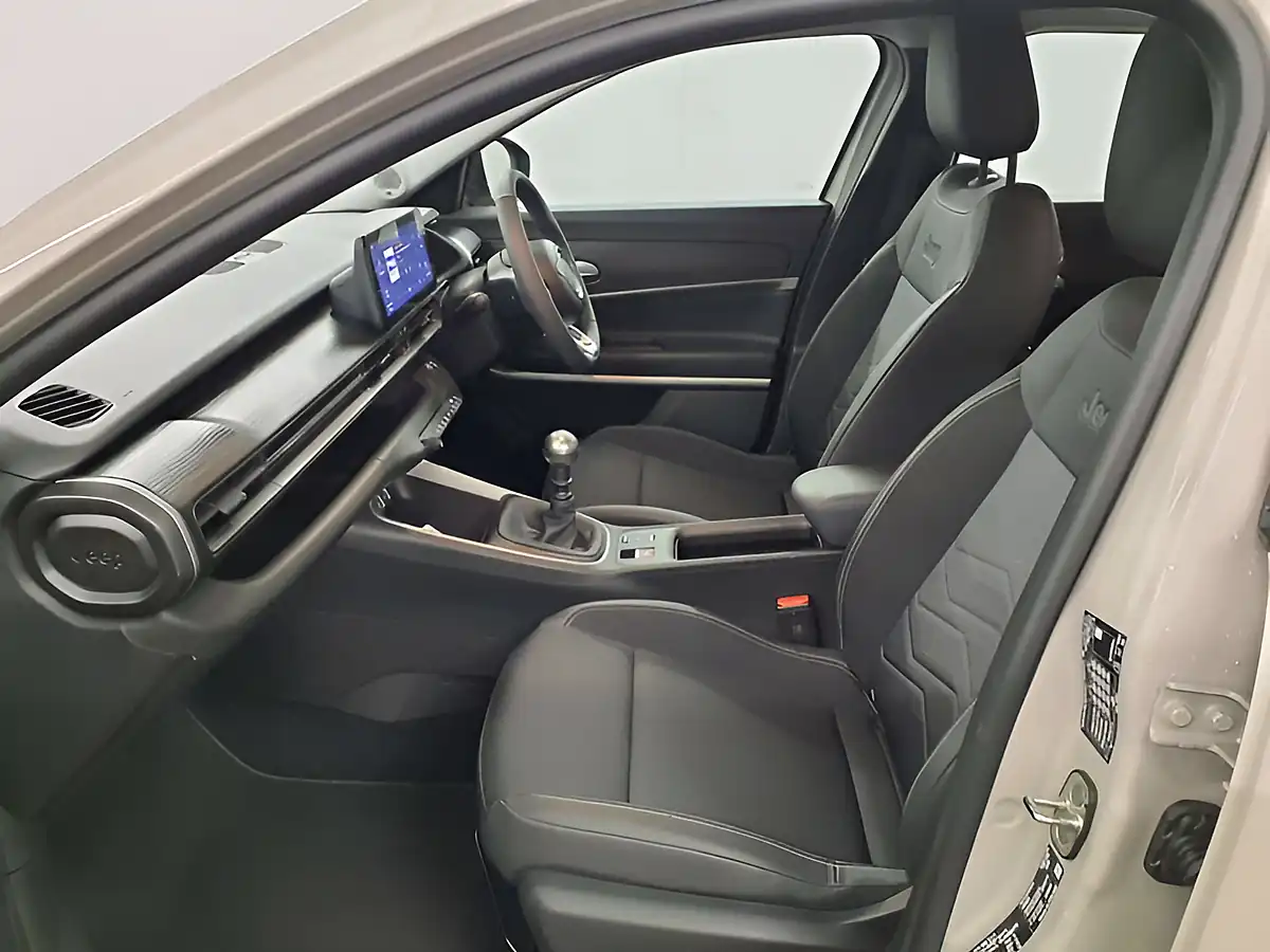 Used 2024 Jeep Avenger Altitude Snow - Interior and Exterior details 11
