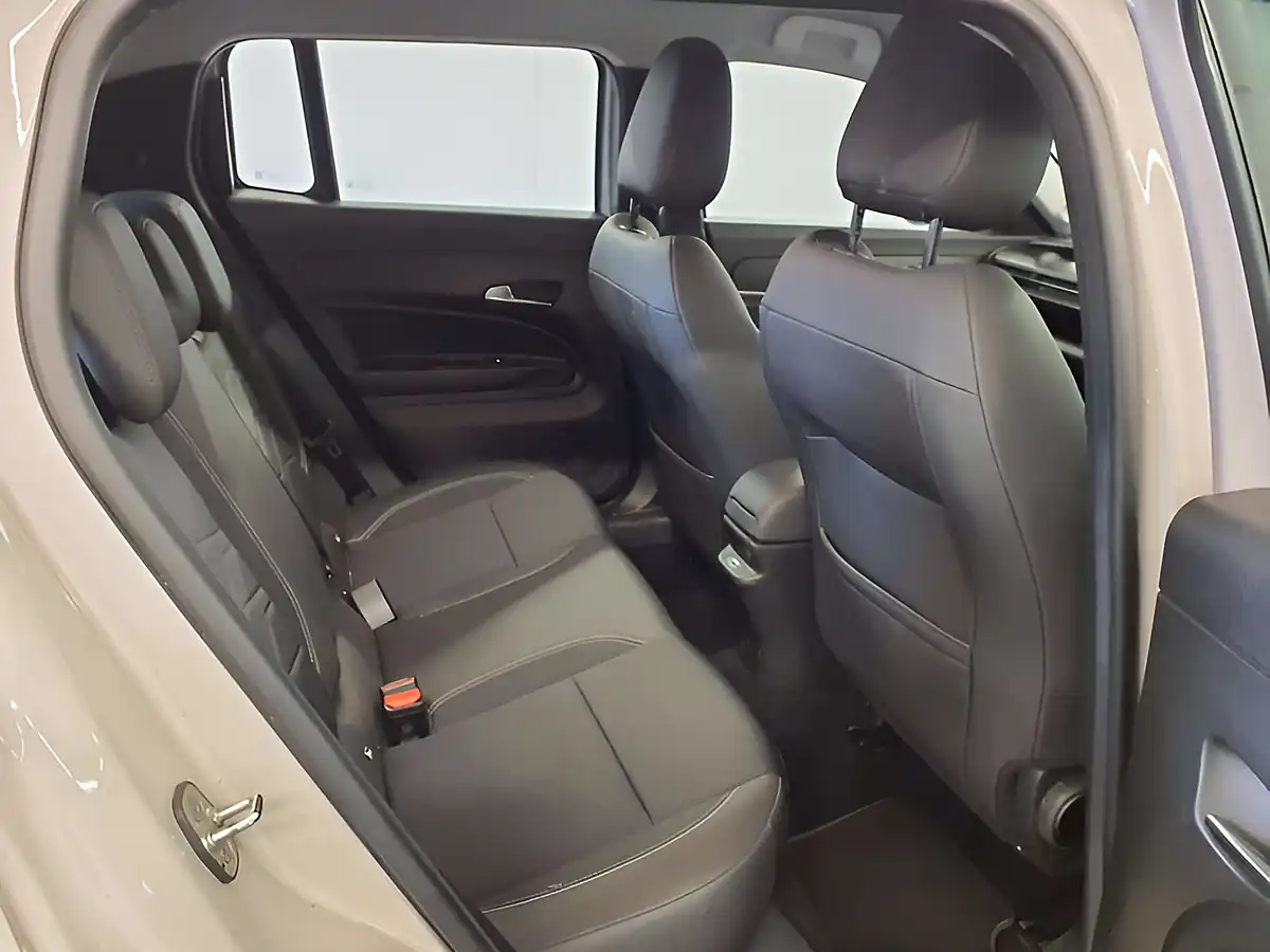 Used 2024 Jeep Avenger Altitude Snow - Interior and Exterior details 16