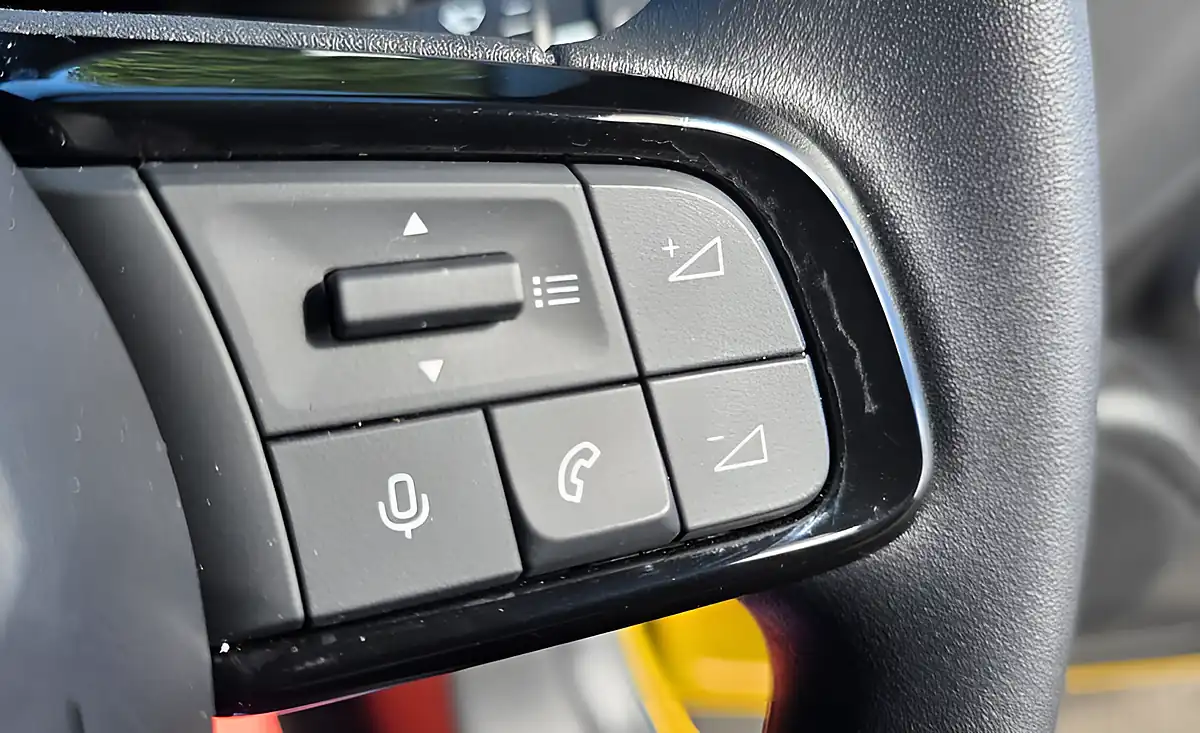 Used 2024 Jeep Avenger Longtitude Luxe Yellow - Interior and Exterior details 16